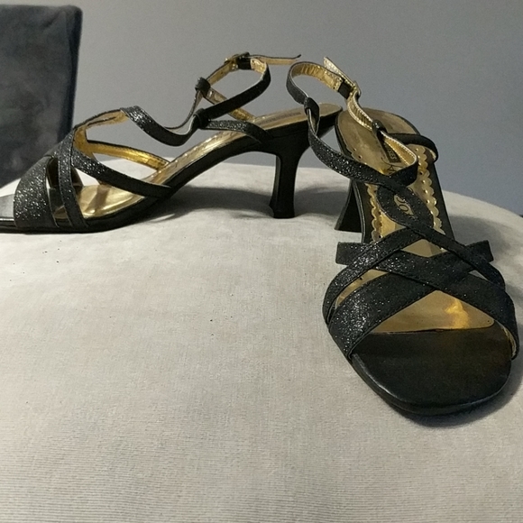 NEW Tender Tootsie open toed heels - Picture 2 of 5